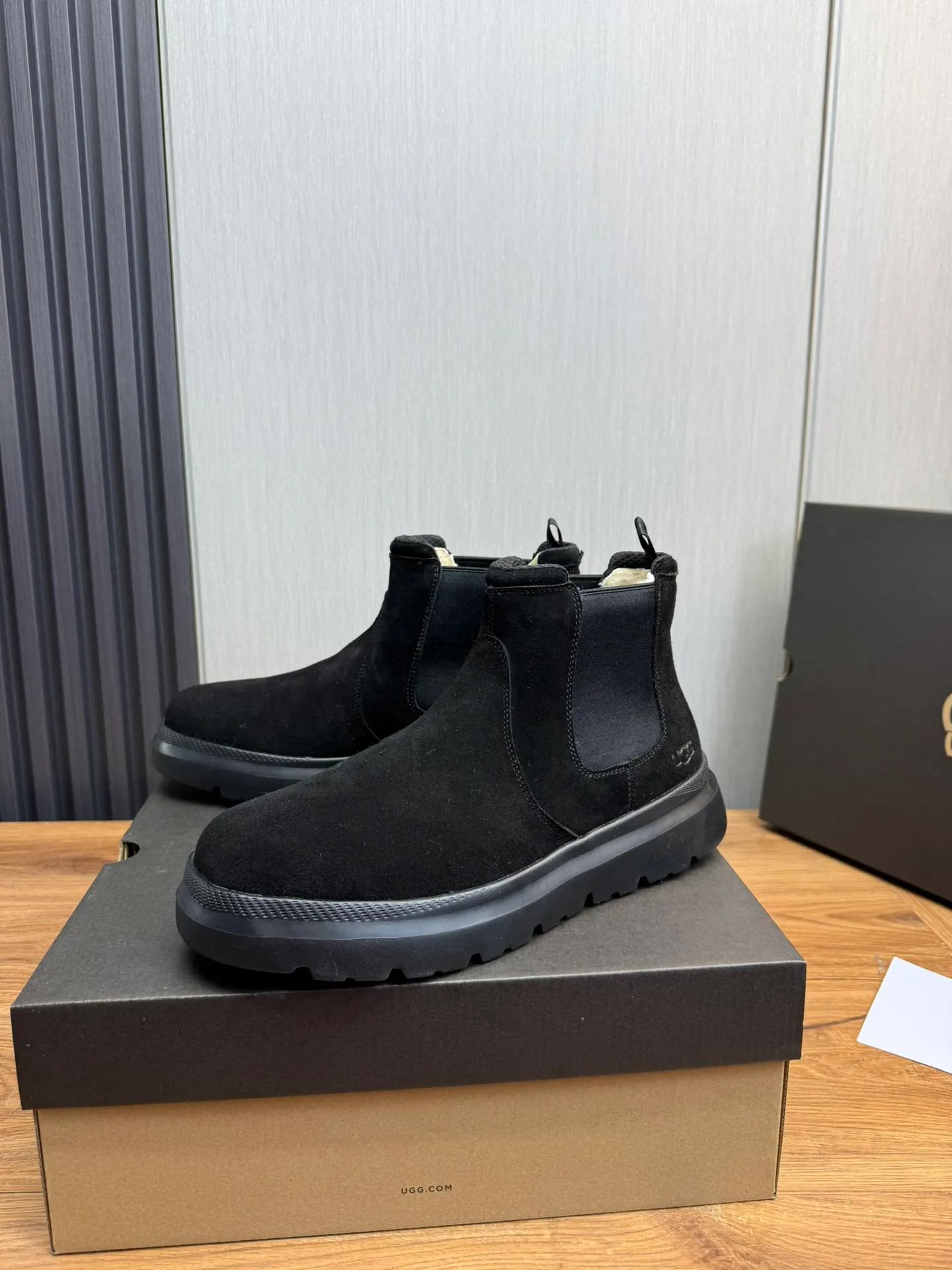 Men's shoes 💰480💰 [UGG] Hot winter warm boots 🐑Purely hand-stitched! Simple and stylish design, frosted cowhide➕Comfortable and warm wool➕UGG original outsole‼ ️Soft and comfortable to wear, with good warmth retention and excellent foot feel. 41-47 positive code